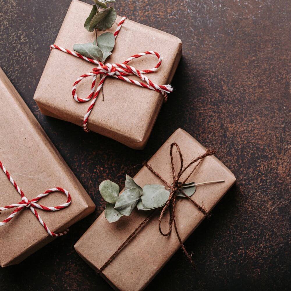 What are 3 of the most popular gifts given on Christmas in the USA?