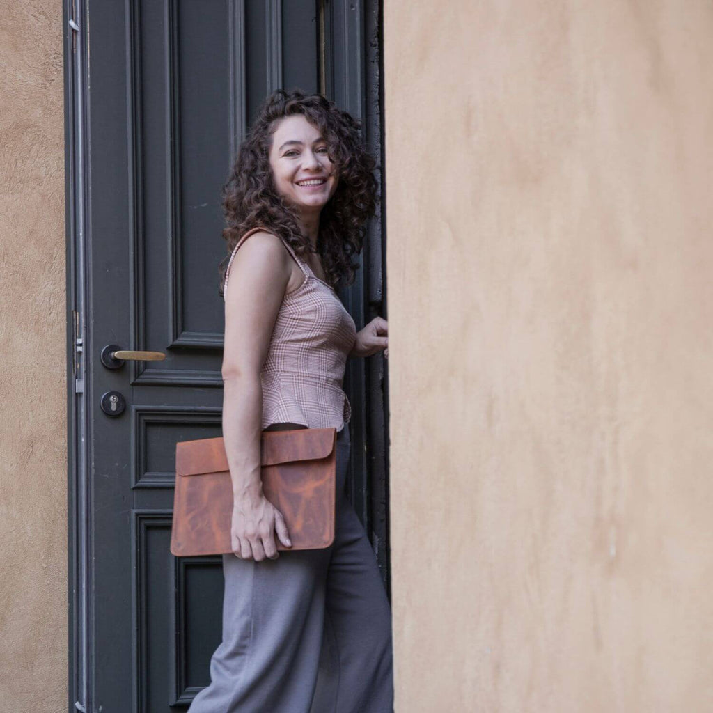 Why Handmade Leather File Folders are a Must-Have for Executives - GAD Roots