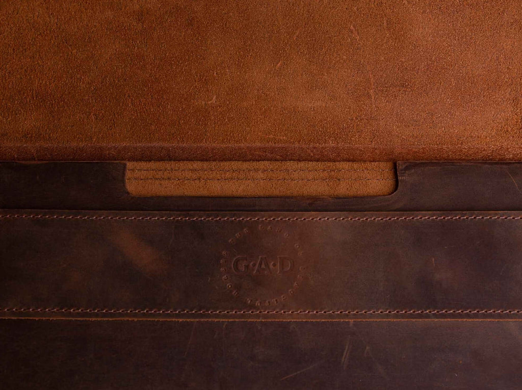 MacBook Pro Leather Case 16" | Crazy Brown - GAD Roots