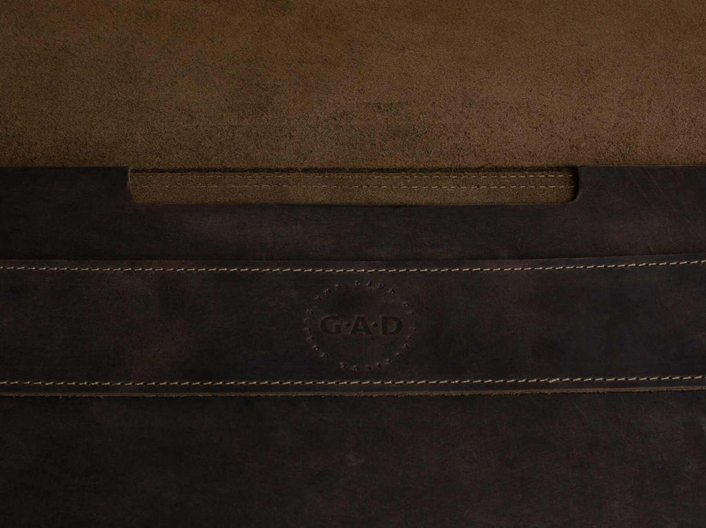MacBook Pro Leather Case 16" | Khaki Green - GAD Roots